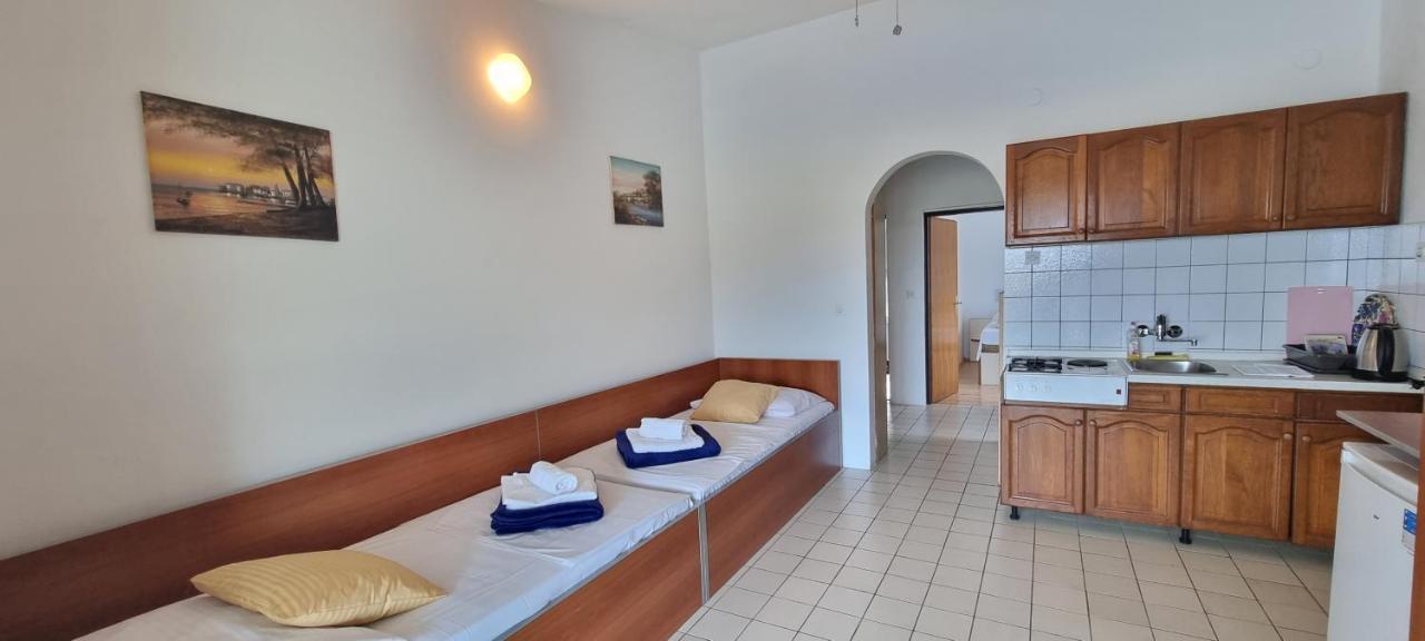 Apartments Anica Beber Borovići Eksteriør billede